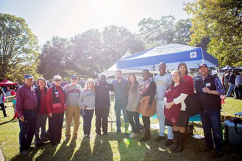 alumni group tailgating DR11198947