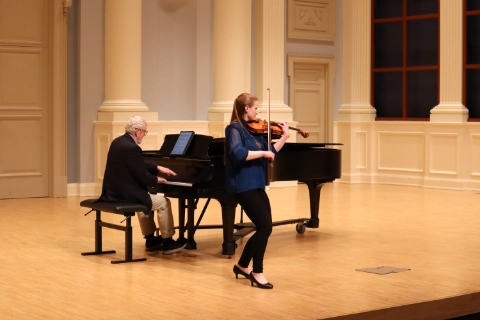 Shannon Boutwell performing