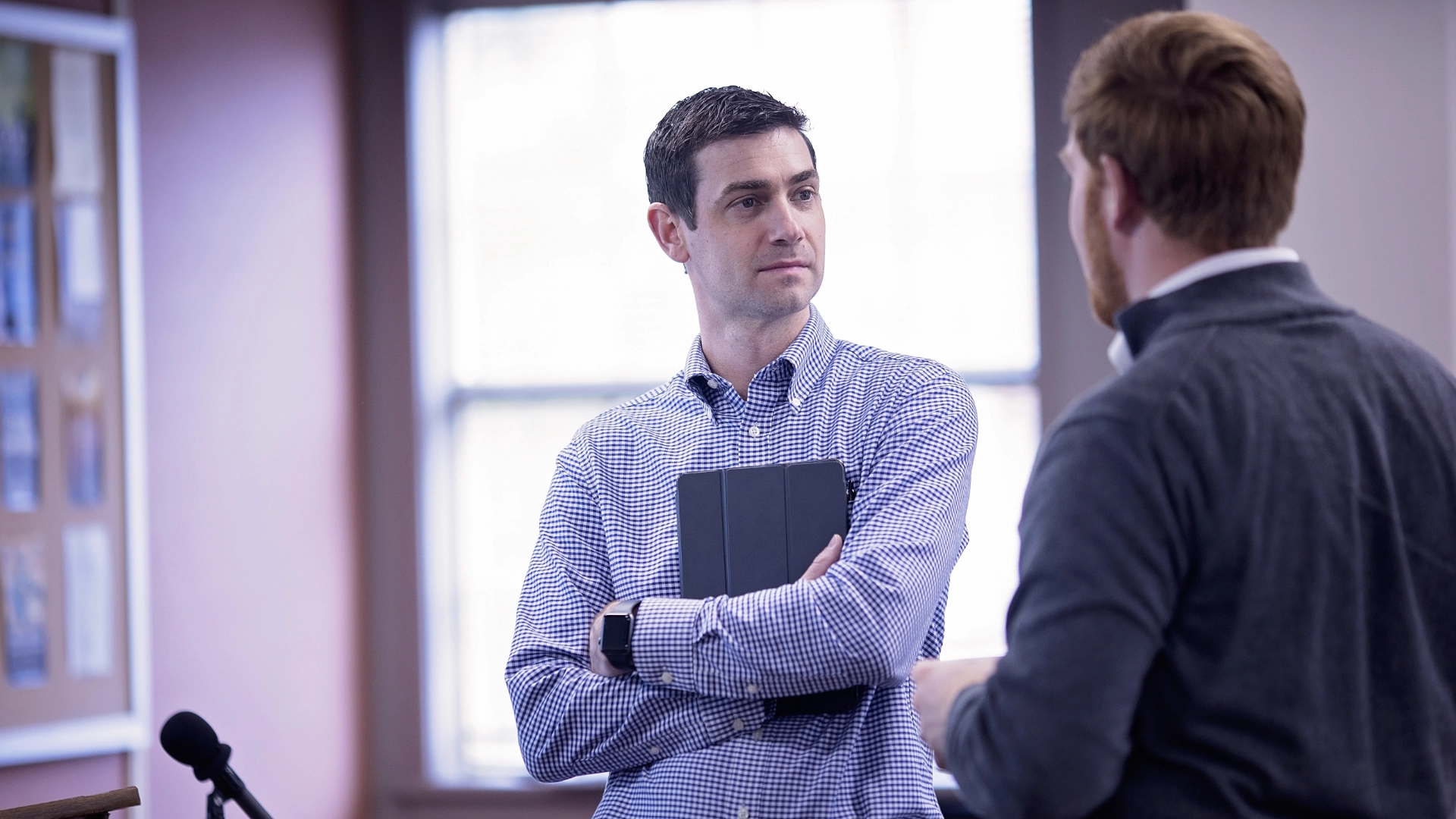 mentor listening to student DR01302023172