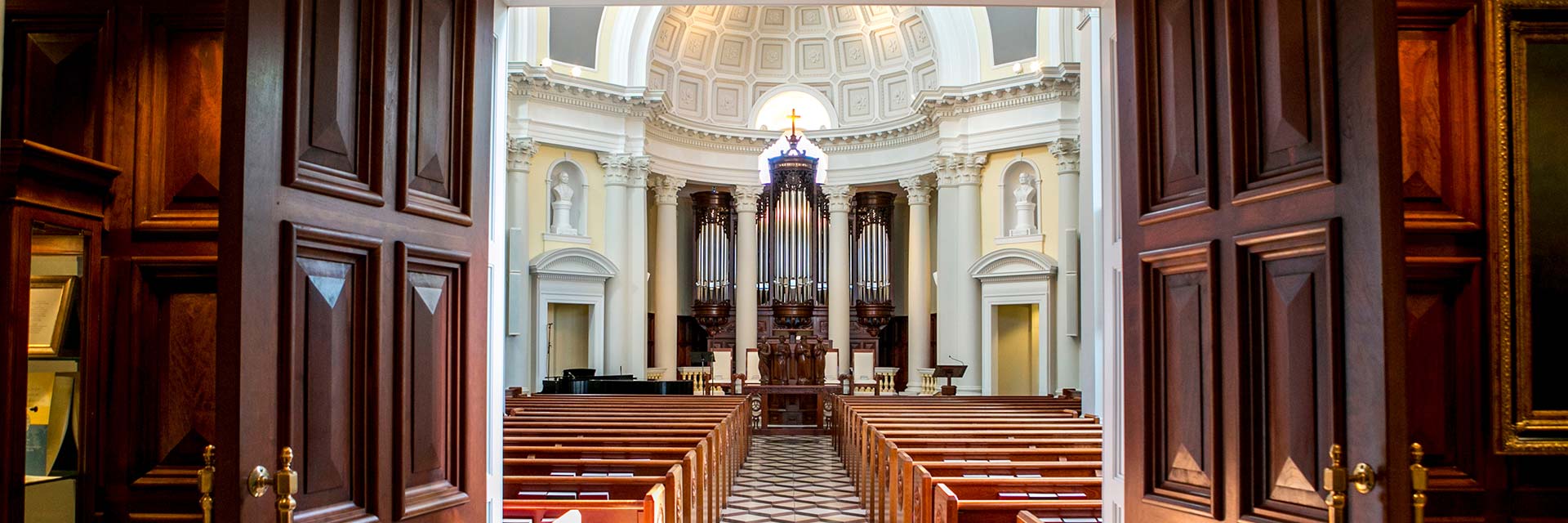 enter into hodges chapel