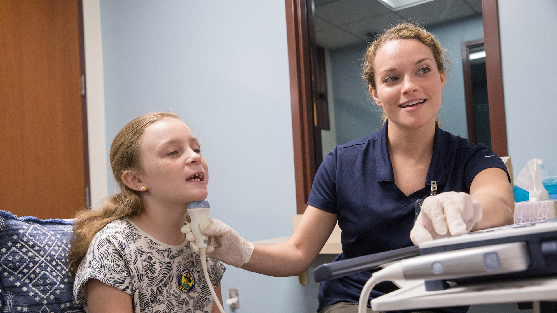 Mag Student using ultrasound equipment