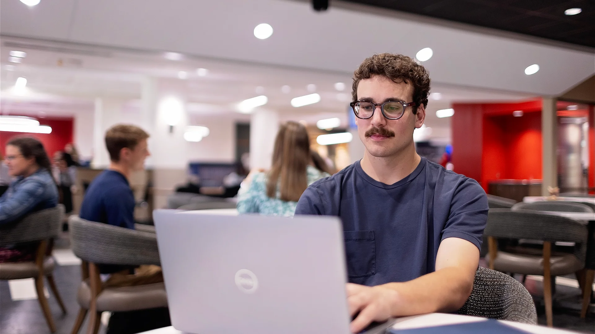 Student with Computer DR04082025287
