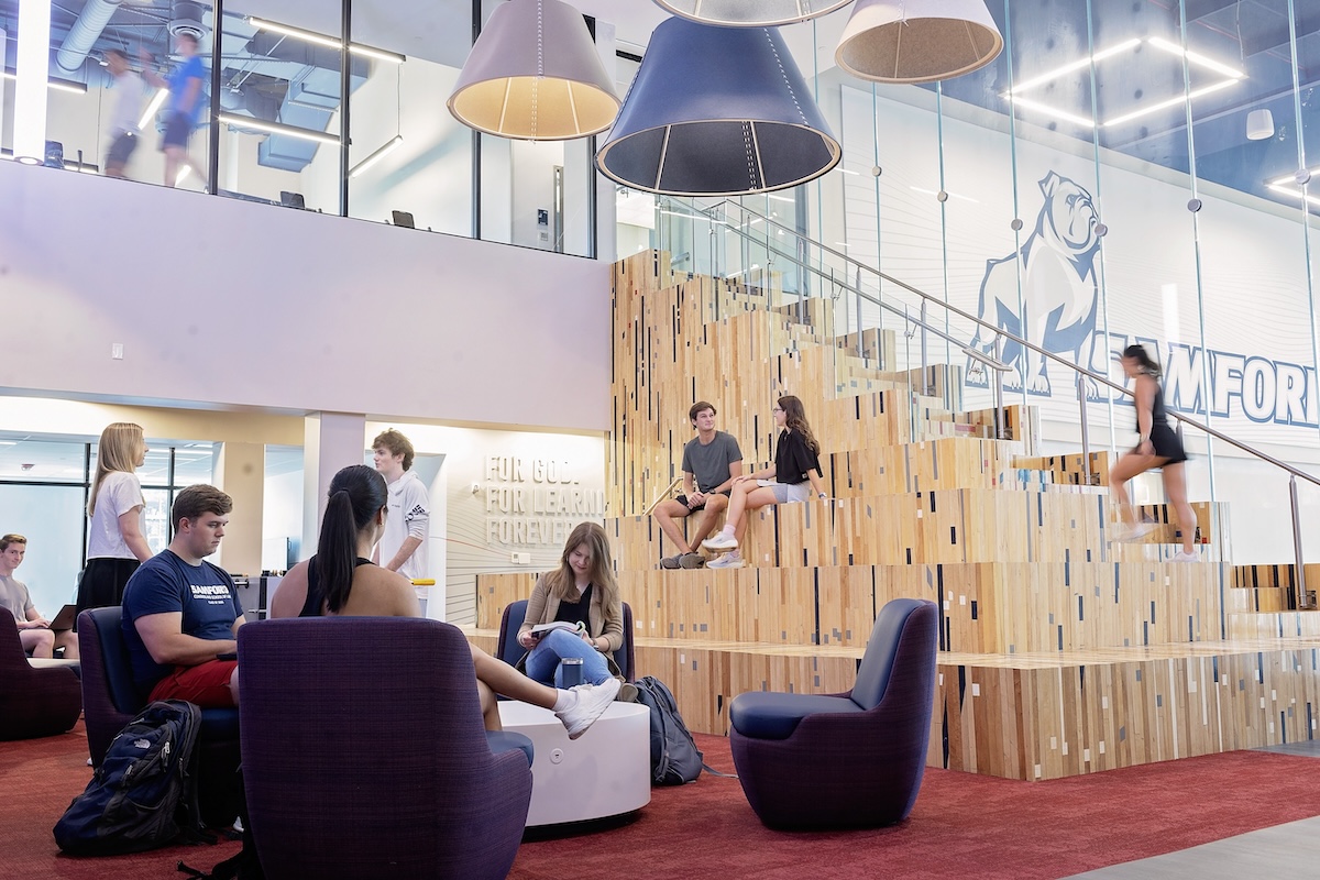 Students at Seibert Hall Campus Rec lobby