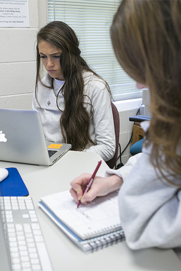 JMC students in lab