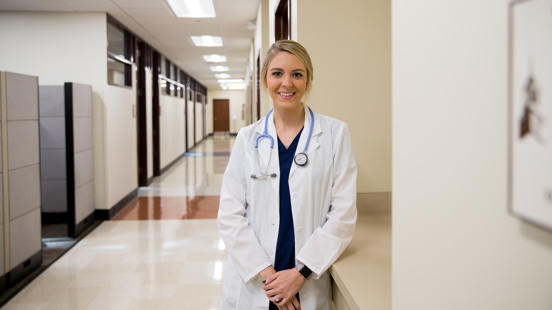 nursing student in hallway SD11184664