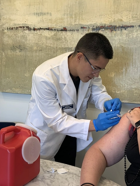 pharmacy student administering vaccine